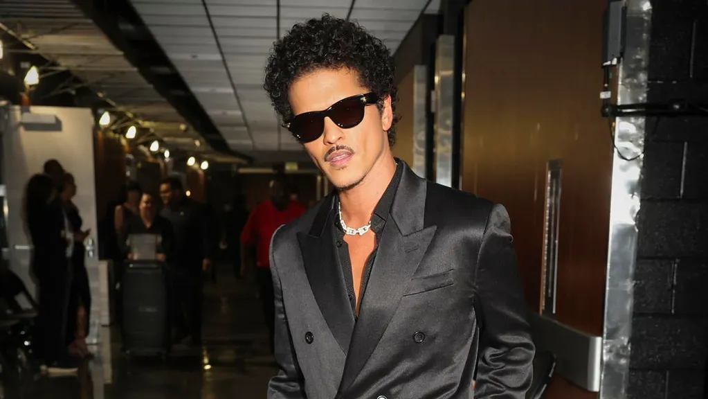 Bruno Mars Beats Katy Perry And Rihanna With A New No. 1 Hit