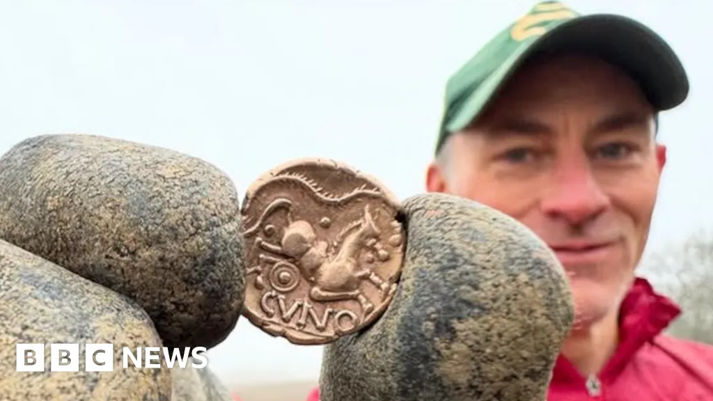 Actor's metal detecting lesson sparks gold find at Saffron Walden