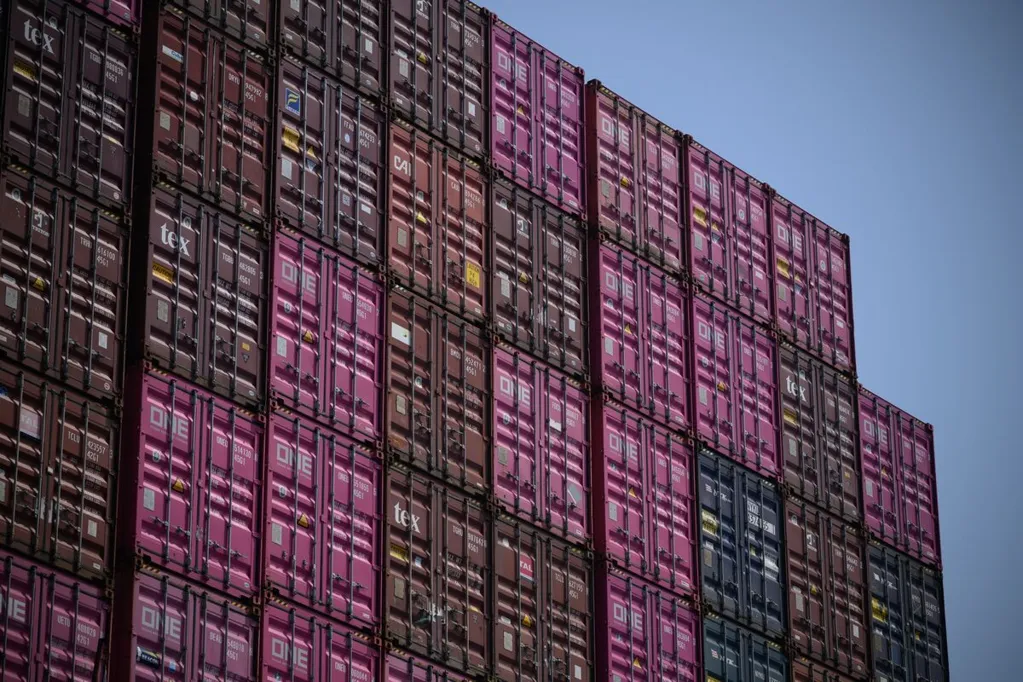 Japan's Shipping Companies Suspend Operations in Persian Gulf