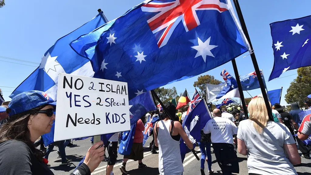 Calls for calm as anti-immigration rallies  take over Australia