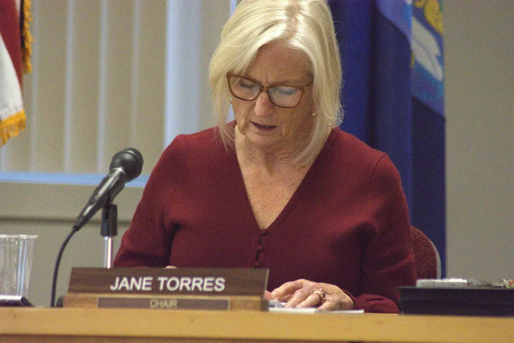 Who's running Houlton with no manager and 5 vacant council seats
