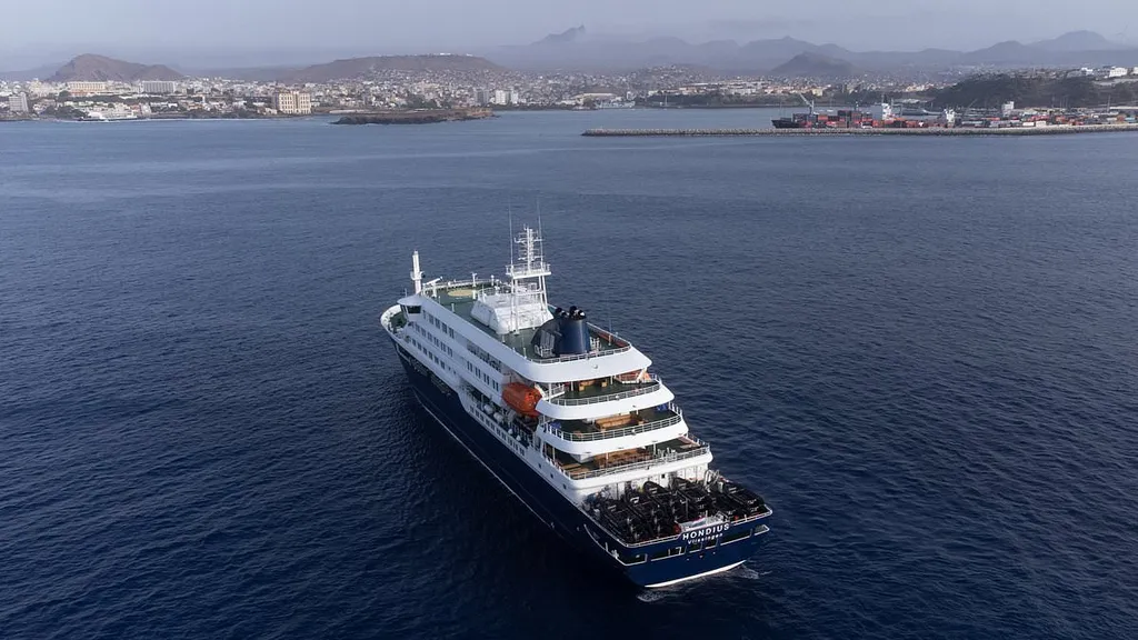 Rat virus cruise allowed to dock in Canary Islands