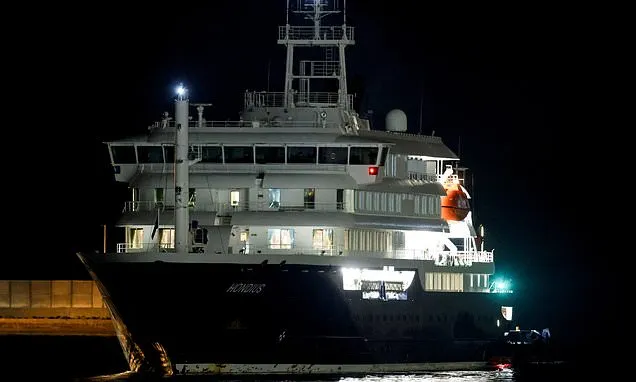 Hantavirus-stricken cruise ship arrives