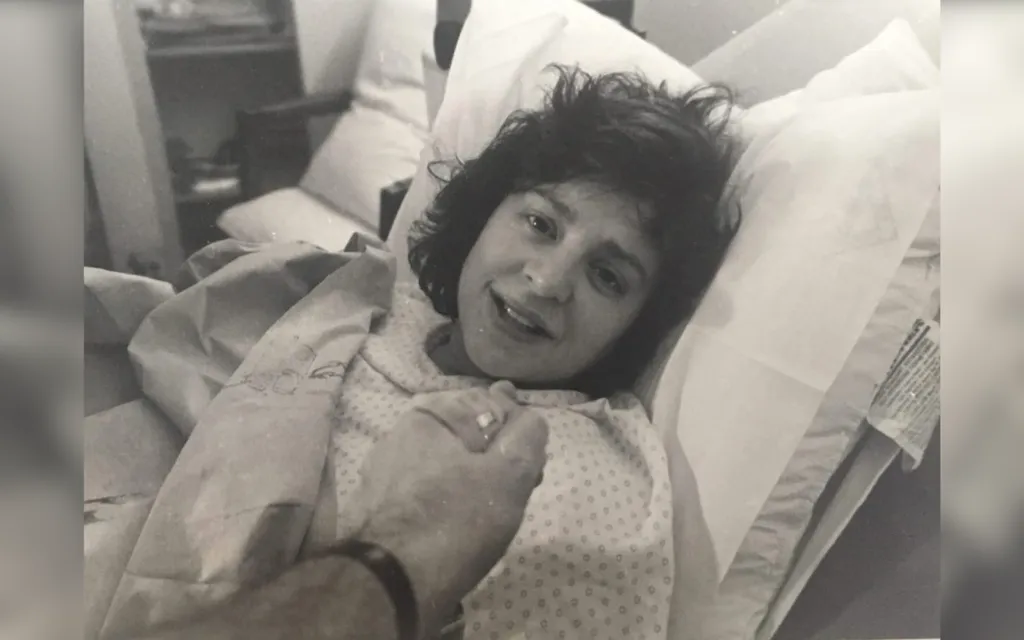 Photo man took as wife gave birth in 1986 goes viral for incredible reason