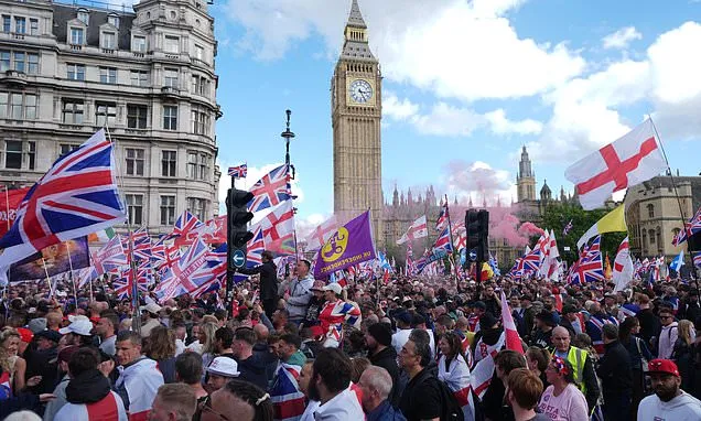 Tommy Robinson protest 'klaxon call´ for MPs to address immigration...