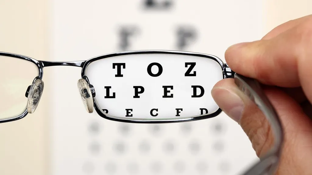 Eye test predicts YOUR risk of heart attack or stroke over this decade