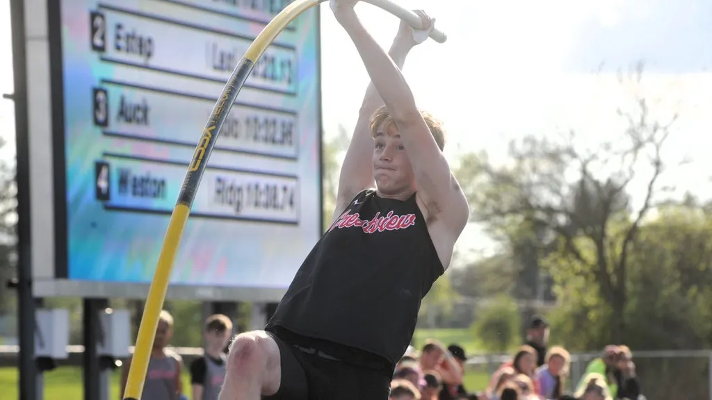 Crestview's Zoe Kuhn breaks vault record, brother Liam makes return
