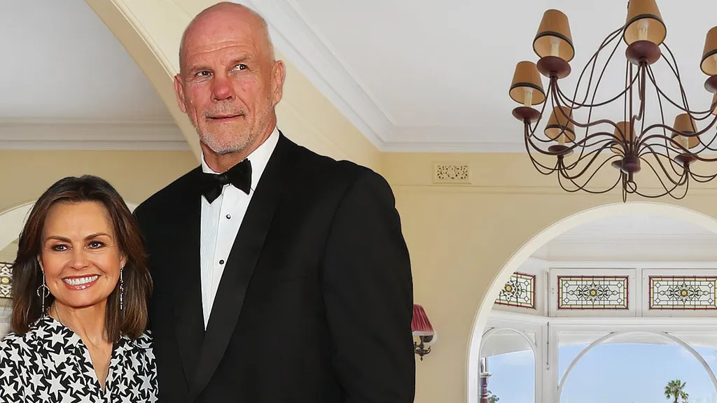 Shock twist after Lisa Wilkinson and Peter FitzSimons list mansion