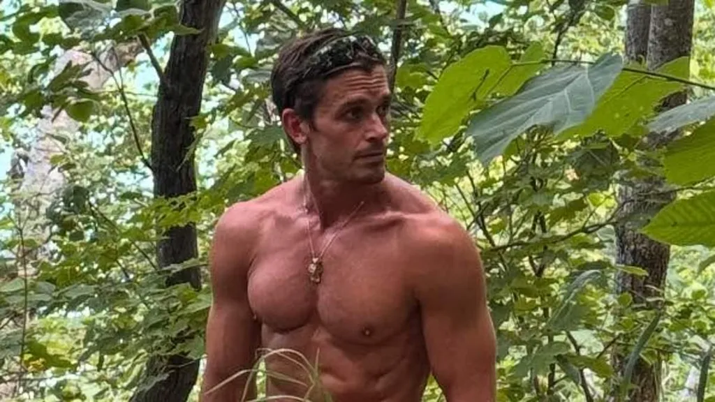 Queer Eye's Antoni Porowski flaunts his chiselled abs on Michigan trip