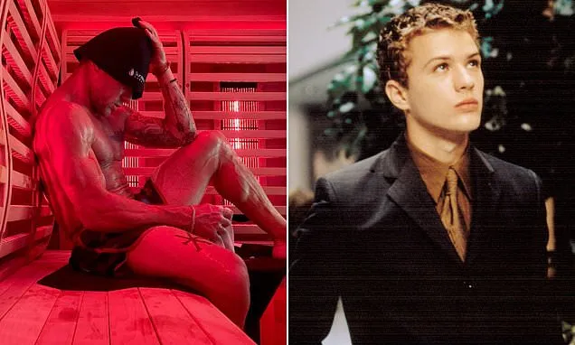 Ryan Phillippe shows off his physique in a rare thirst trap