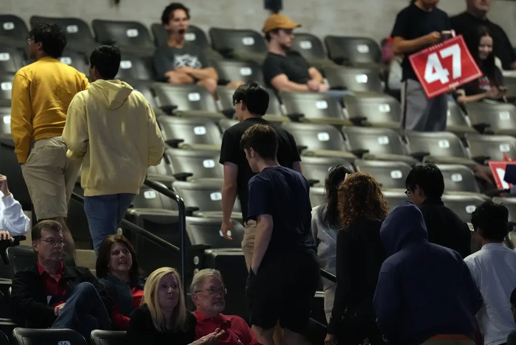 Empty seats become a more common sight at Trump's final rallies - The Daily Reporter - Greenfield Indiana