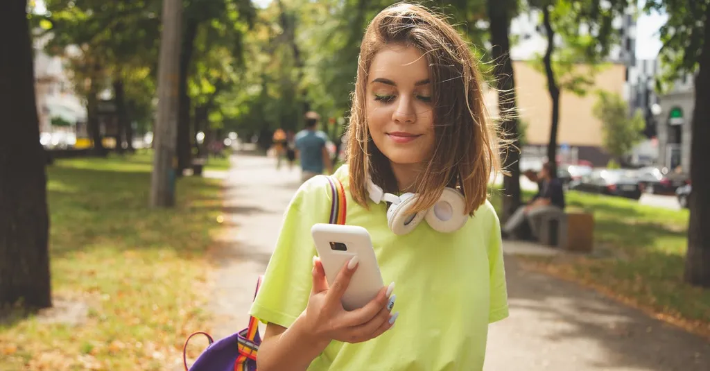 Gen Z Leaves Their Phone On 'Do Not Disturb' All Day, And The Reason Why Is Pretty Smart