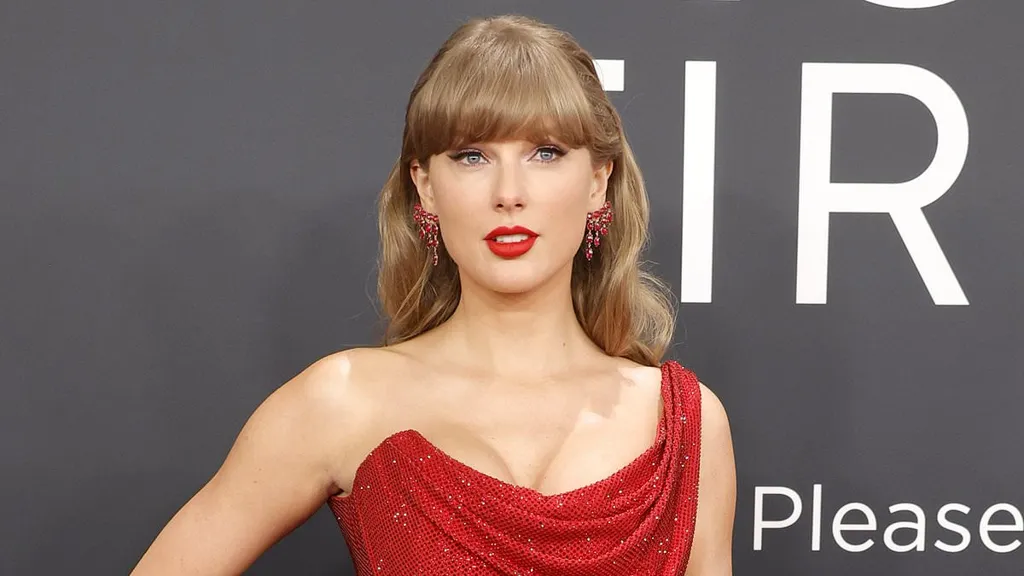 Taylor Swift stamps out nasty comments on her engagement post