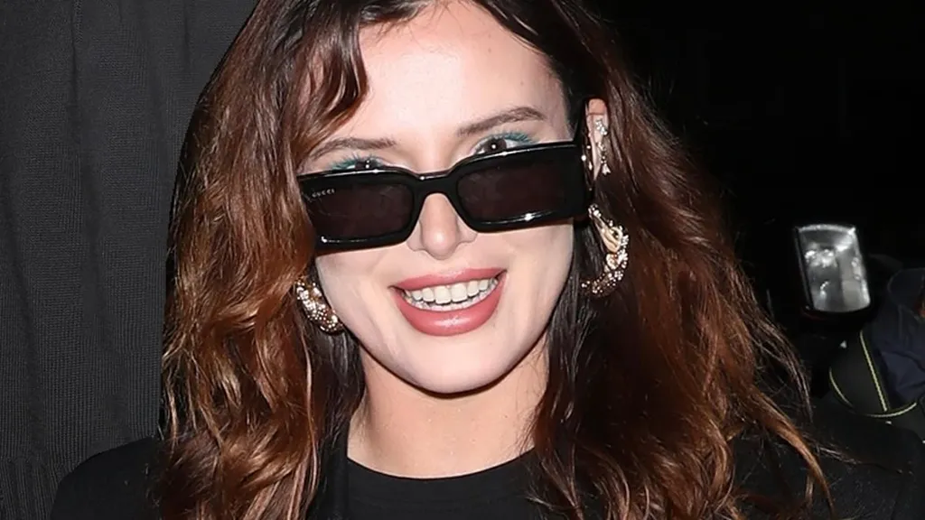 Bella Thorne steps out for dinner amid Paris Fashion Week
