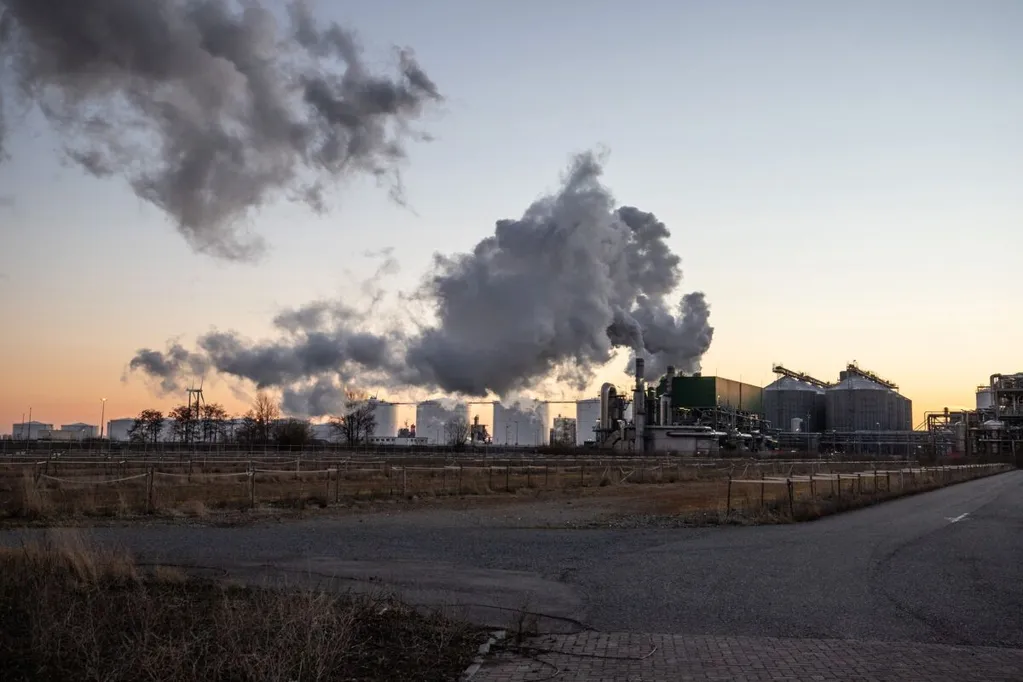 Exxon Says EU Methane Rules Would Add 13% to Refiners' Oil Costs