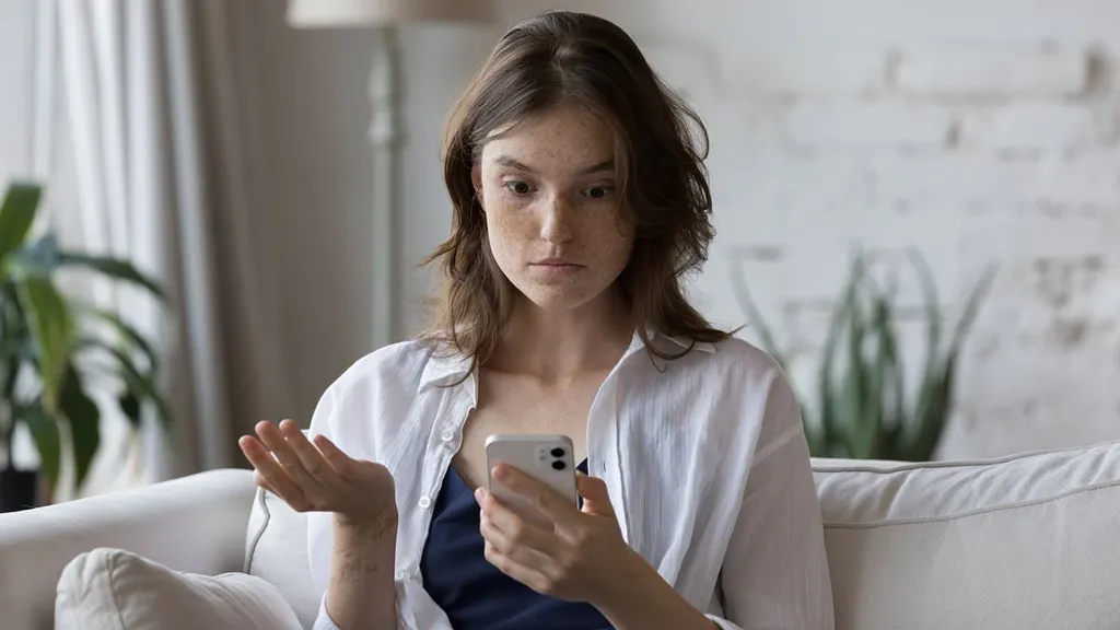 Seven ways to protect yourself from abusive partner by using a phone