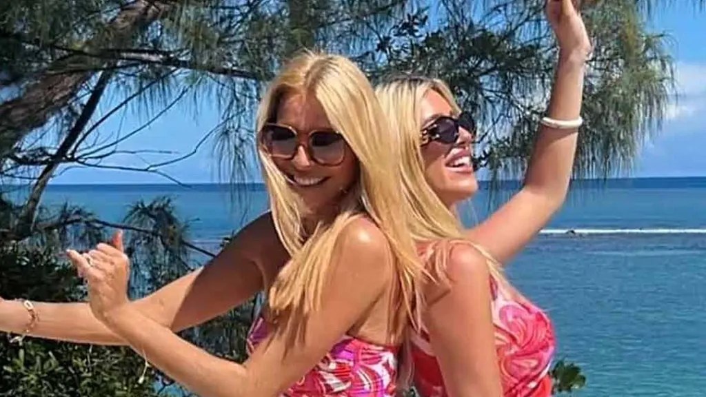 Tess Daly twins with lookalike daughter Phoebe in pink beachwear