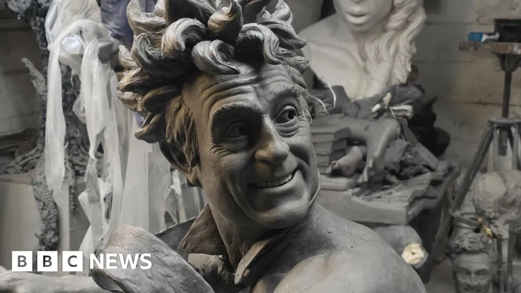 Monty Python's Terry Jones nude statue to be unveiled in Colwyn Bay