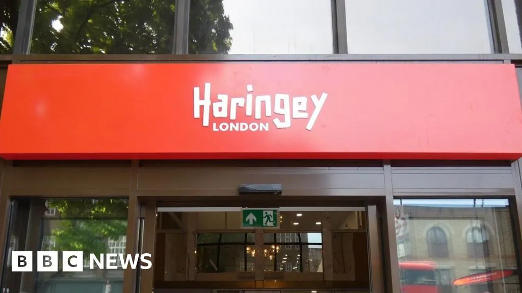 Haringey: Over 1,000 social work emails unread at Baby P council