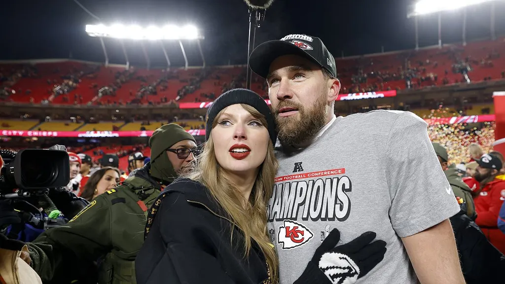 Taylor Swift hints at status of her relationship with Travis Kelce