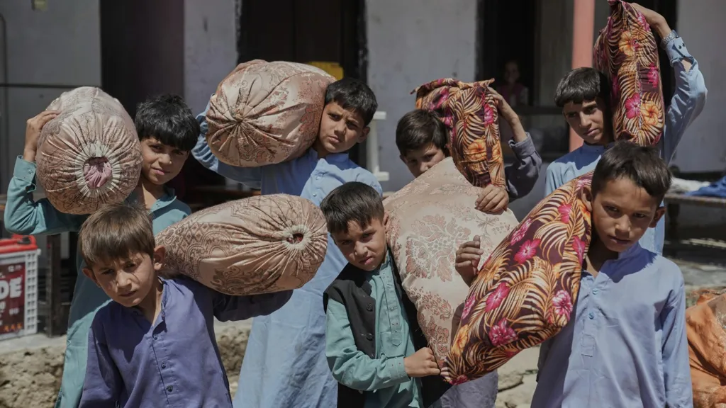 At least 1.2 million Afghans forced to return from Iran and Pakistan this year, says UN
