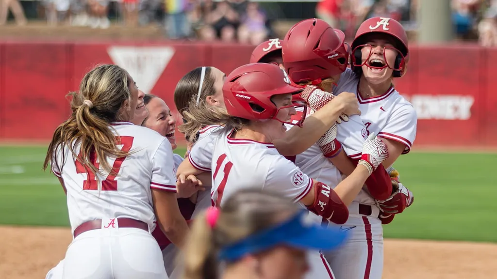 No. 2 Alabama Softball Uses Late Heroics To Claim Series Victory Over Kentucky