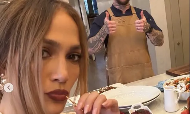 Jennifer Lopez cooks Thanksgiving meal inside $52M Bel Air mansion
