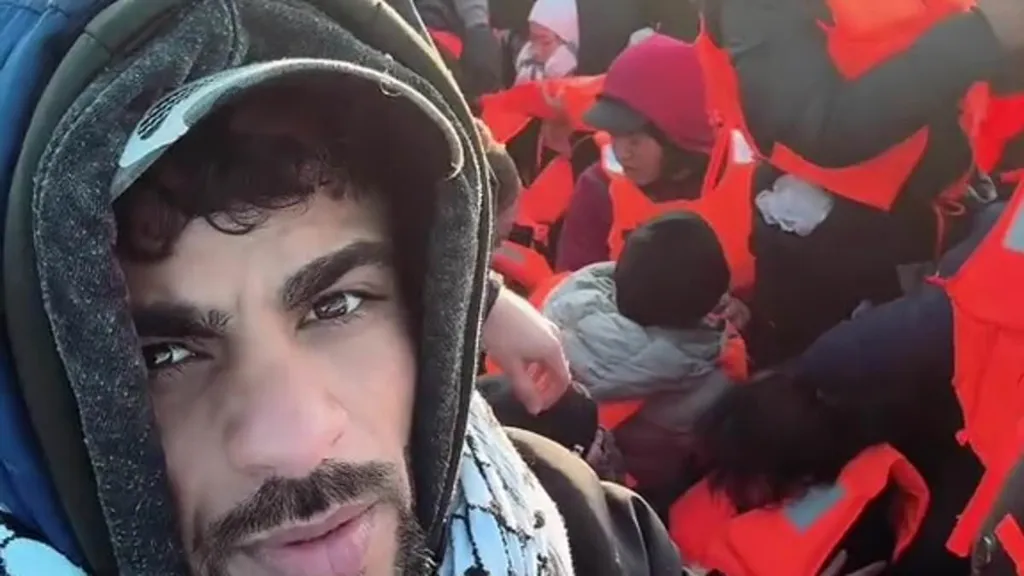 Gun-toting migrant who called for 'death of all Jews' back behind bars