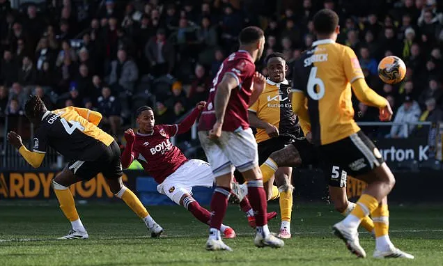 Burton 0-1 West Ham AET: Summerville rides to Hammers' rescue