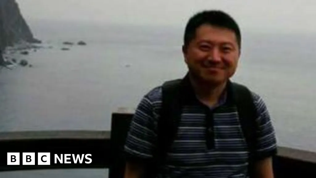 Liu Hu: Rights groups say China has detained two journalists over corruption report