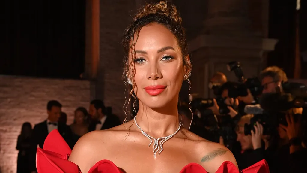 How much does Leona Lewis earn from festive hit One More Sleep?