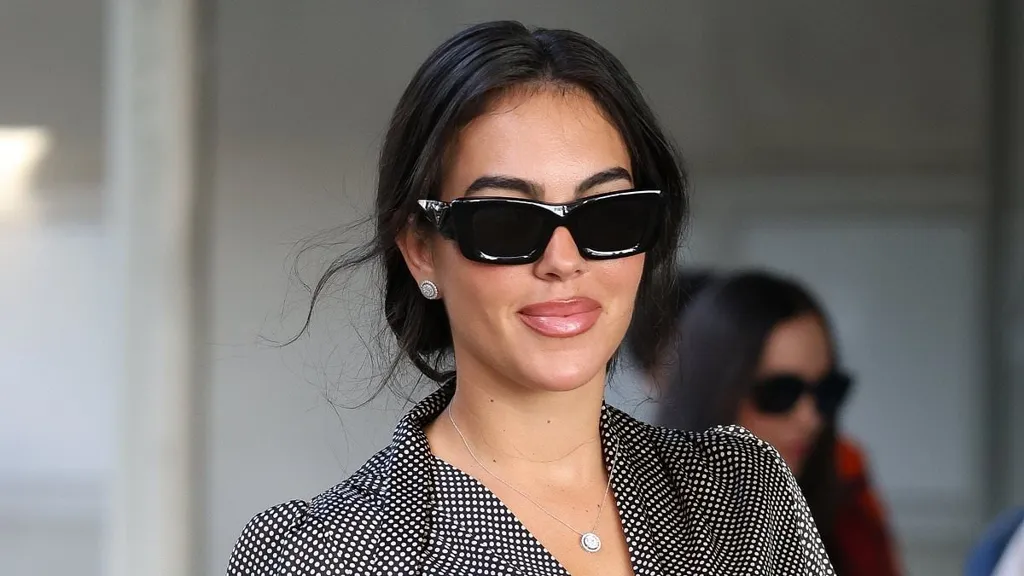 Cristiano Ronaldo's fiancée Georgina Rodriguez displays HUGE ring