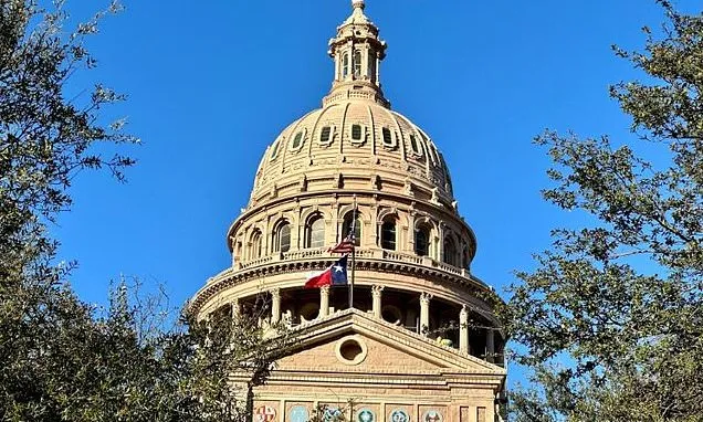 Texas Democrats flee state to block redistricting vote