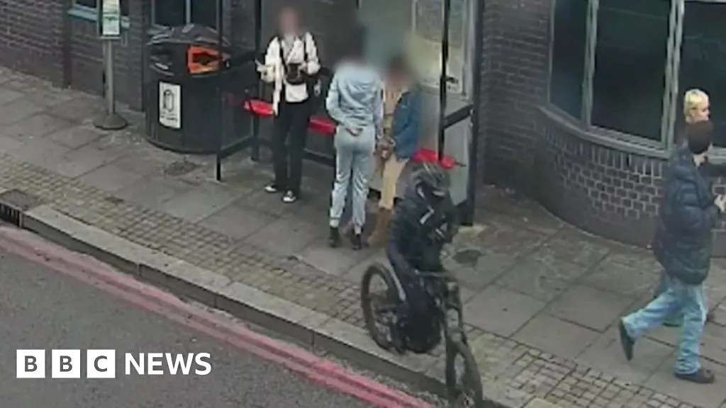 Phone thefts in London fall but one is stolen every seven minutes