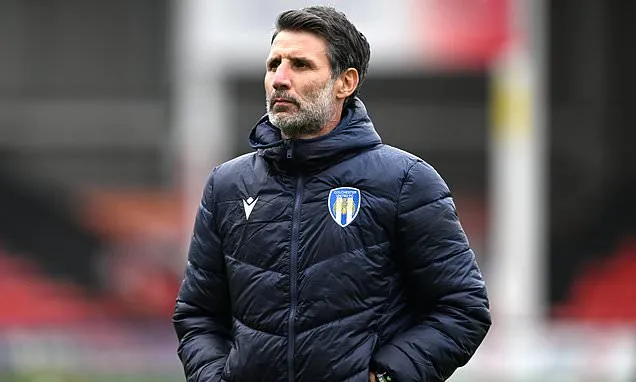 Danny Cowley praises Colchester´s response to midfielder shortage