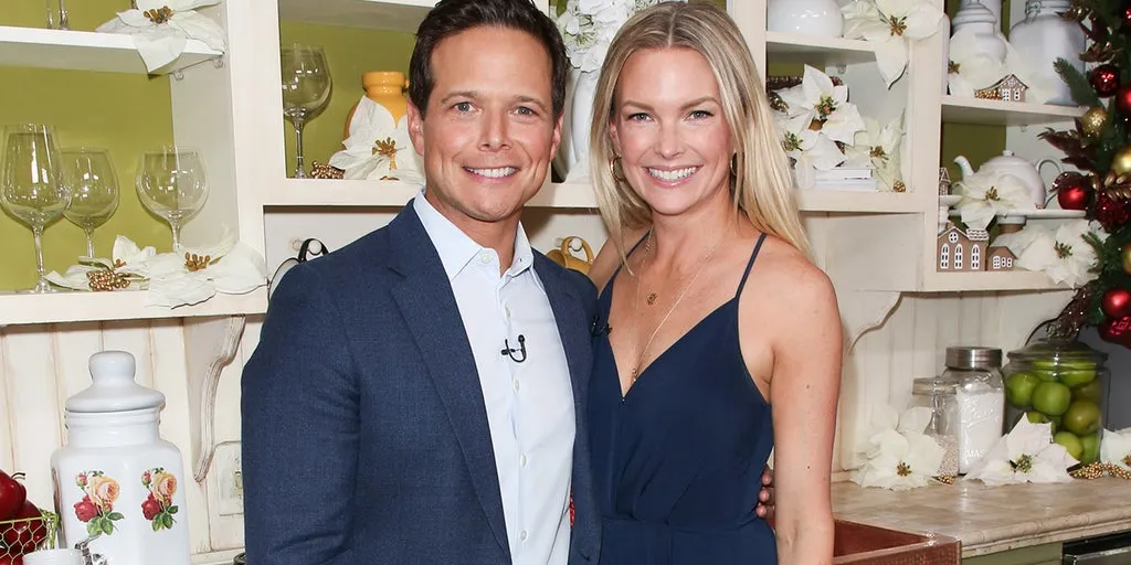 'Party of Five' star Scott Wolf's estranged wife taken to hospital by police, accuses actor of abuse in video