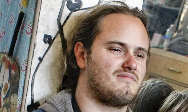 Man serving 30 years for attacking Nancy Pelosi´s husband gets a...