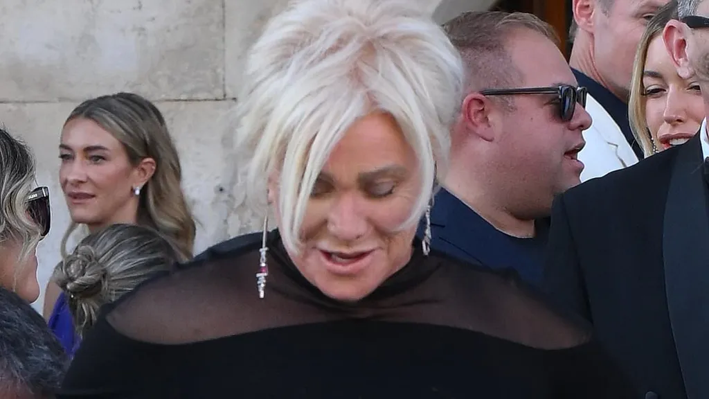 Deborra-Lee Furness cuts a stylish figure at Bezos-Sanchez wedding