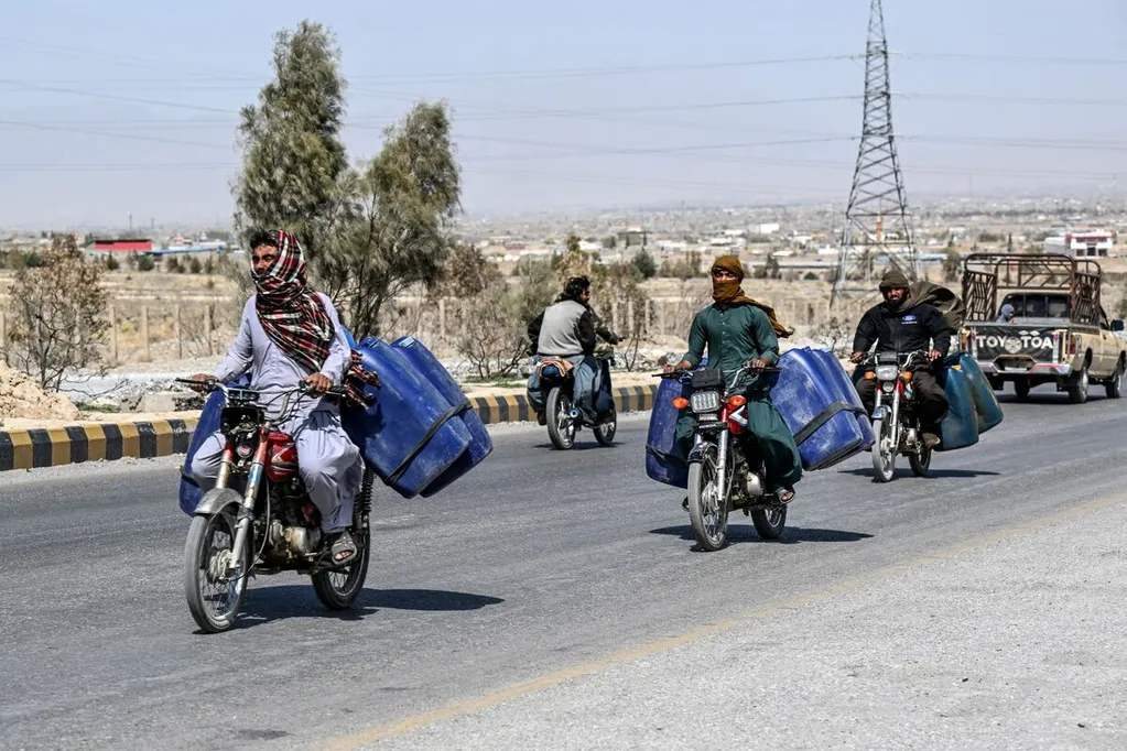 Pakistan Is Juggling Blackouts and Iran Diplomacy