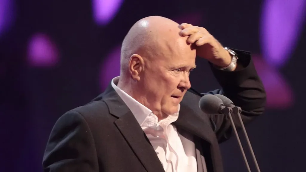 EastEnders star Steve McFadden tears up as he scoops first ever NTA