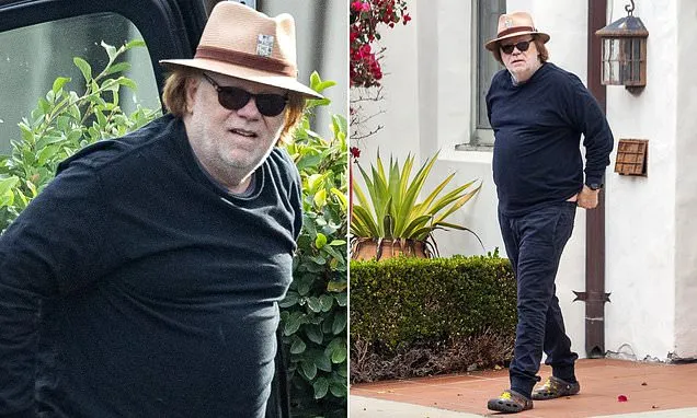 Former TV star is unrecognizable on rare outing... can you guess who?