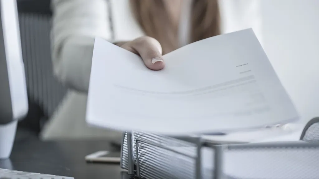 1 in 3 workers admit to lying on their resumes -- here are the telltale signs, HR expert says