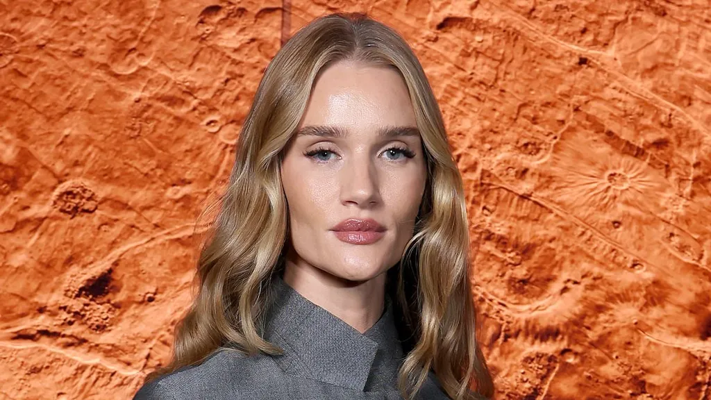 Rosie Huntington-Whiteley commands attention at Chanel show
