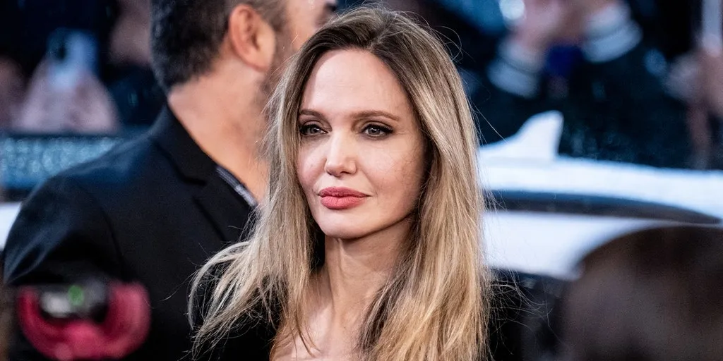Angelina Jolie criticizes America in free speech plea