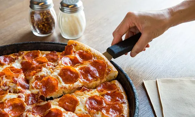 Pizza Hut closing hundreds of locations