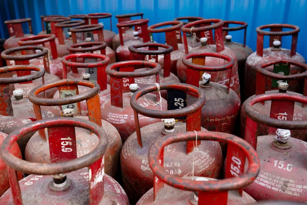 India's Gas Utilities Aim to Grow Market Share on LPG Shortages