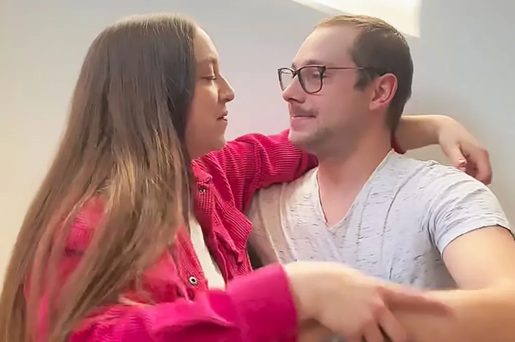 Influencer Hannah Carnat-Gronnerud's Fiancé Dies Weeks Before Their Wedding
