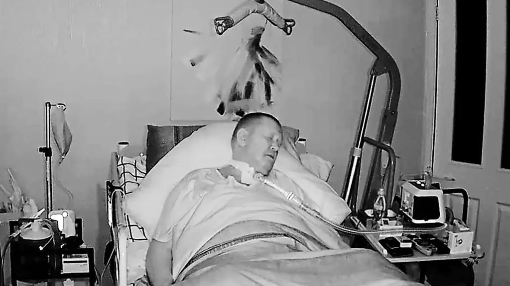Nurse missed patient mouthing 'help me!' as he choked to death