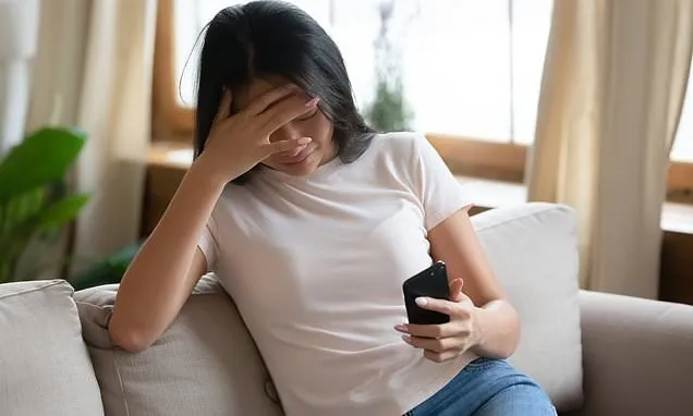 Warning all 1.8b iPhone users over 'extremely sophisticated' attack