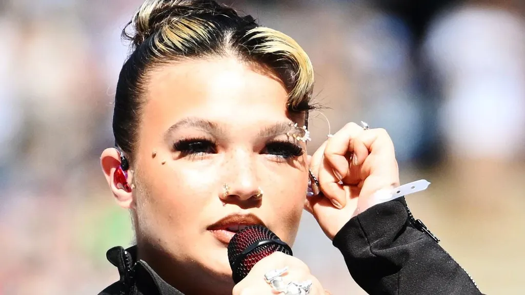 Lola Young breaks down in tears at Summertime Ball